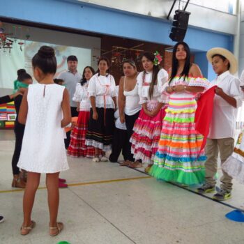 Fiesta cultural y clausura de Kinder 6